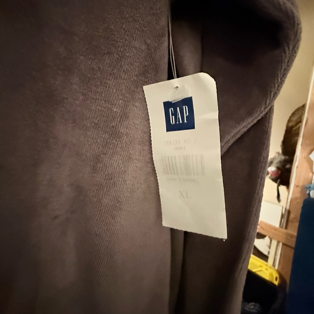 GAP Taupe V-Neck Pullover - Picture 4 of 4